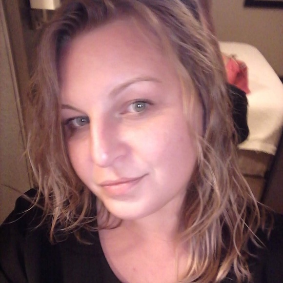 Meet your Posher, Amanda - Picture 1 of 1